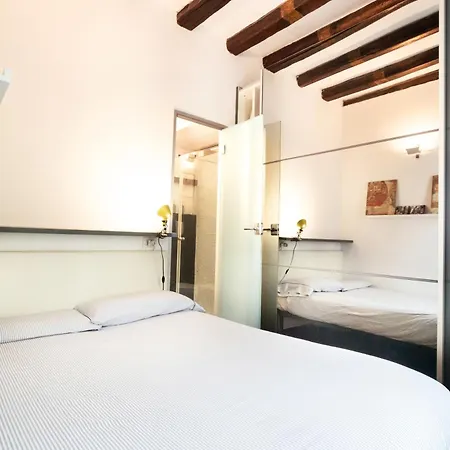 Cosy And Bright Flat In The Heart Of Porta Venezia Milaan